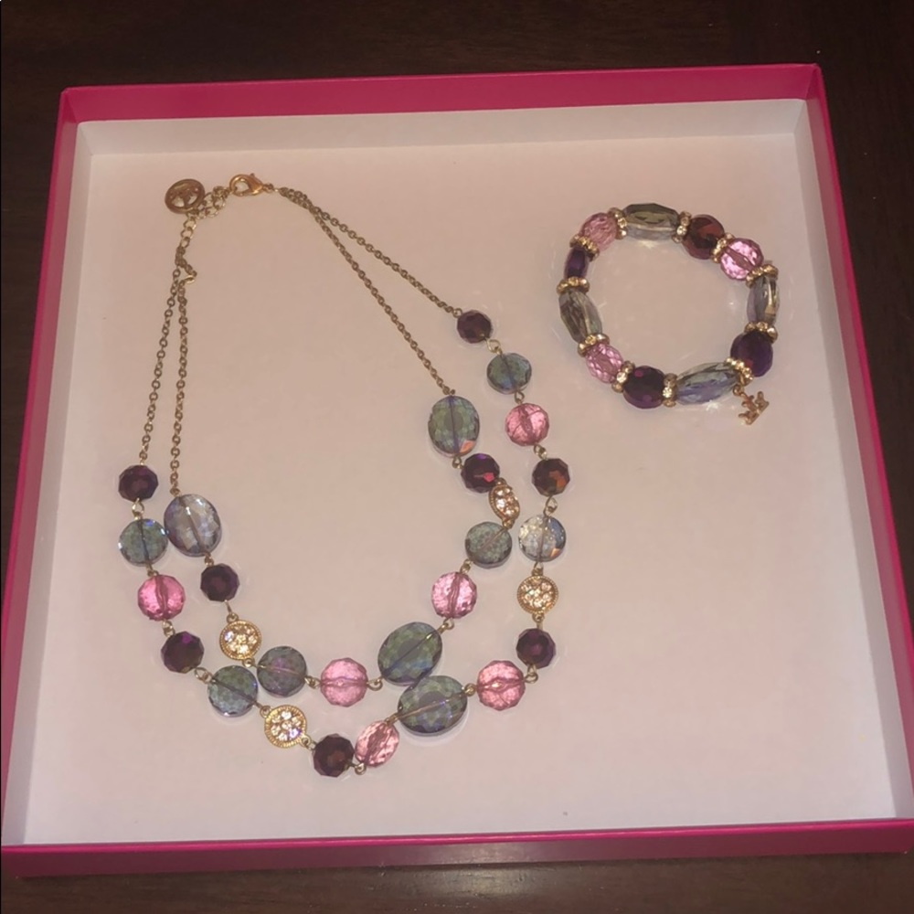 Perfect statement necklace and bracelet set.